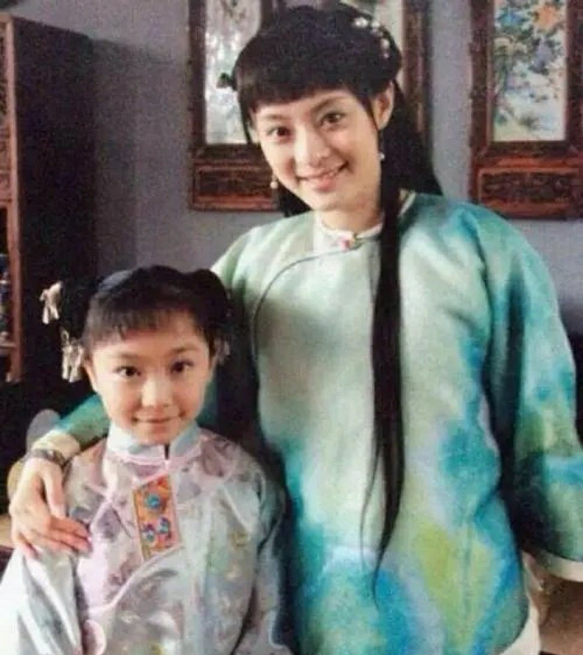 《甄嬛傳》當中飾演玉嬈的童星是孫儷的親妹妹孫艷。