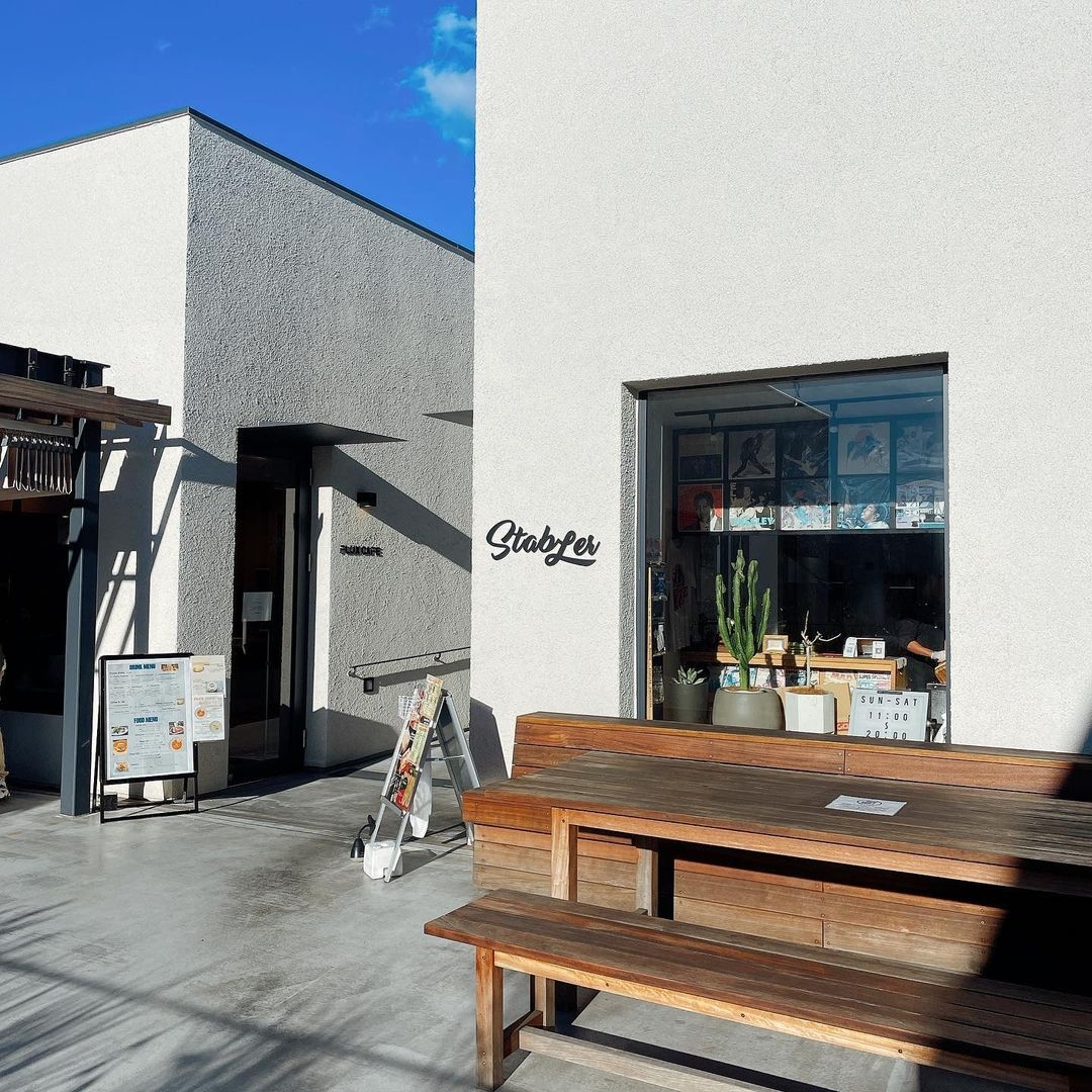 「Stabler」位於東京純白建築的「reload」裡頭。