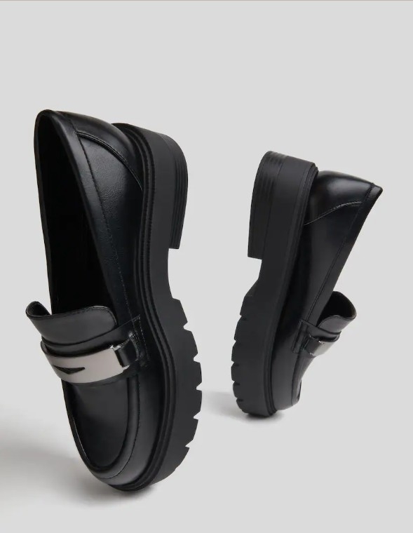Bershka Loafers with metallic detail,NT$1,790