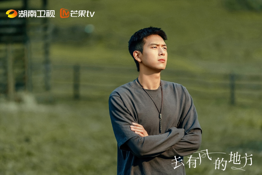 李現在《去有風的地方》是個喜愛鄉村的溫暖青年。