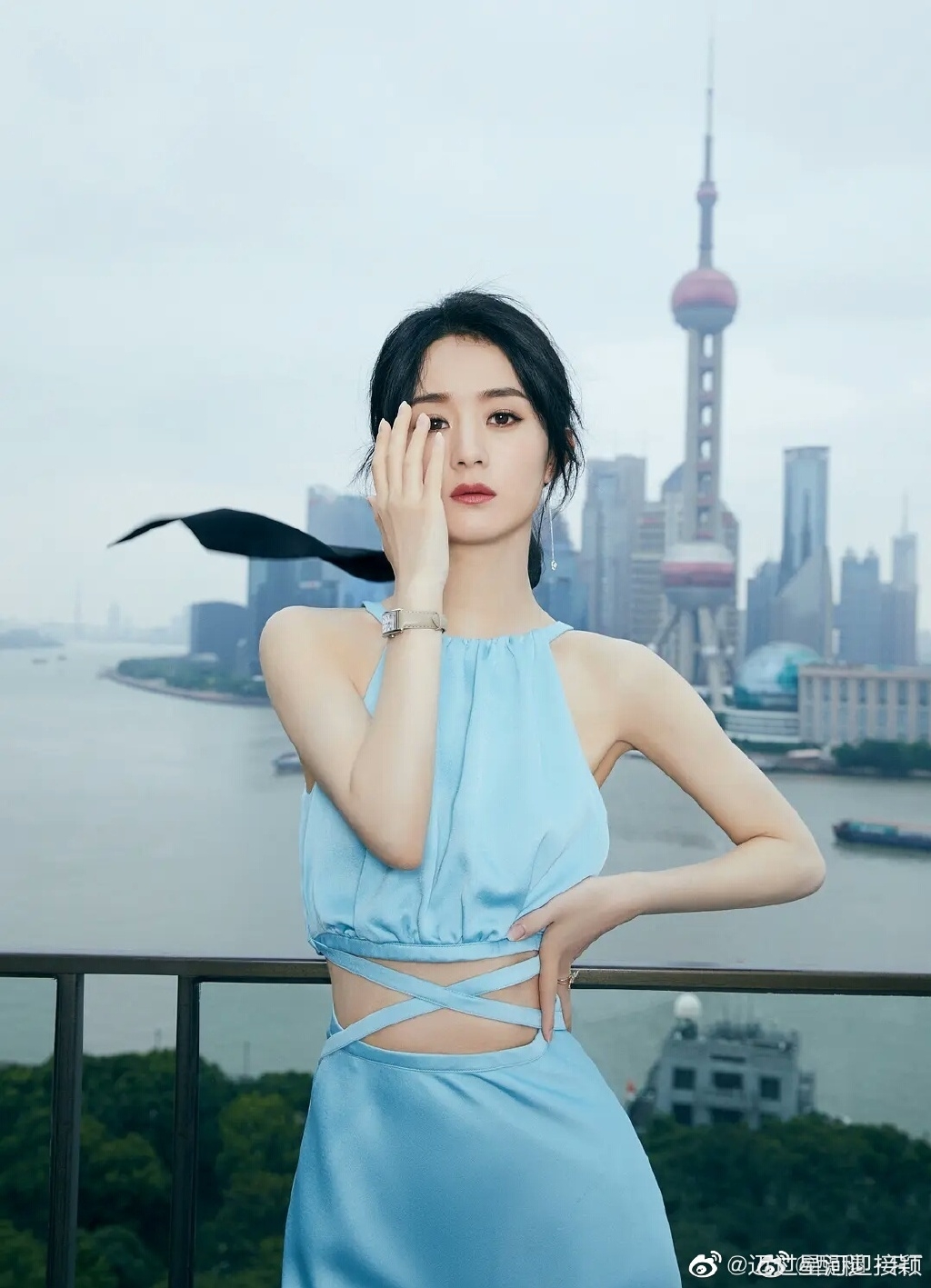 出道多年的趙麗穎已經練就無畏流言的強大心志。