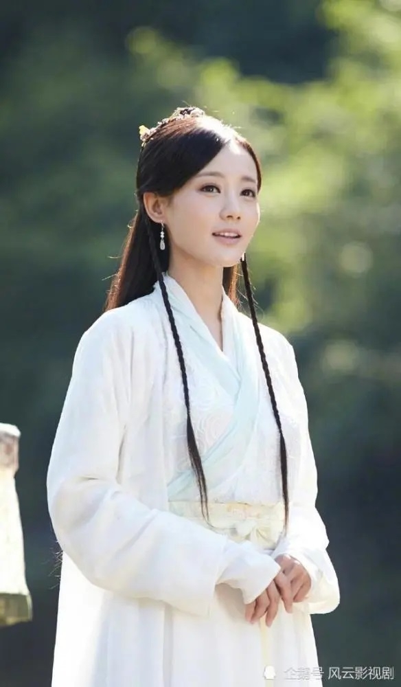 李一桐飾演的「黃蓉」，扮相清新美麗。