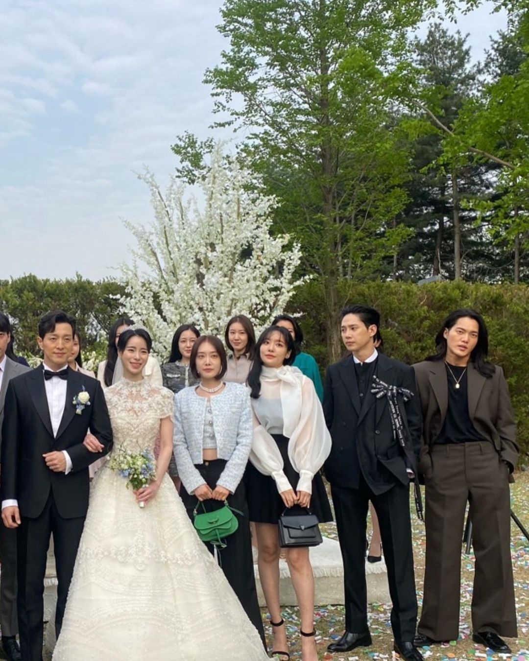 黑暗榮耀》霸凌五人幫的表情好像是來踢館婚禮的吧(?)