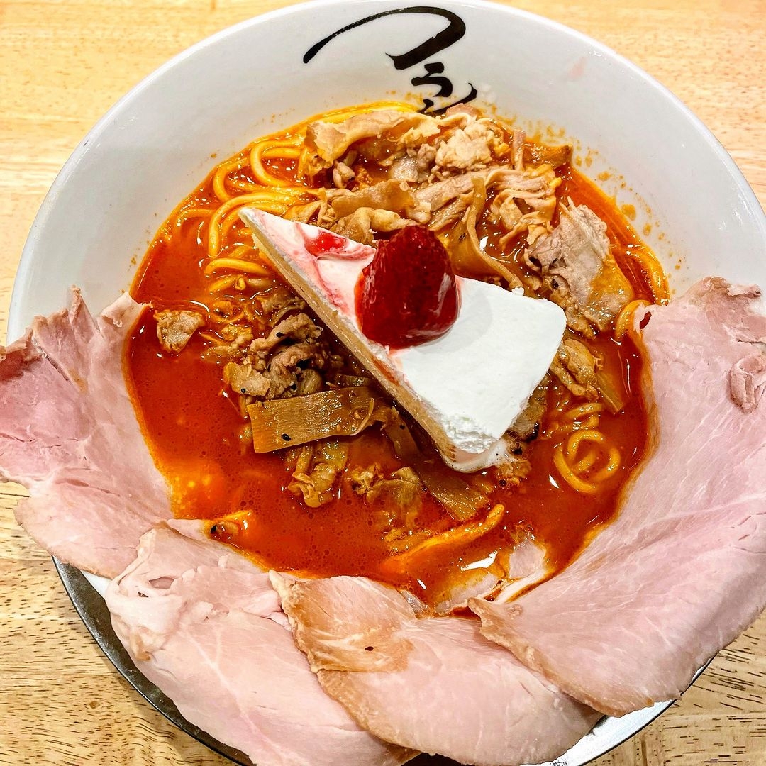 日本「草莓蛋糕辣味拉麵」