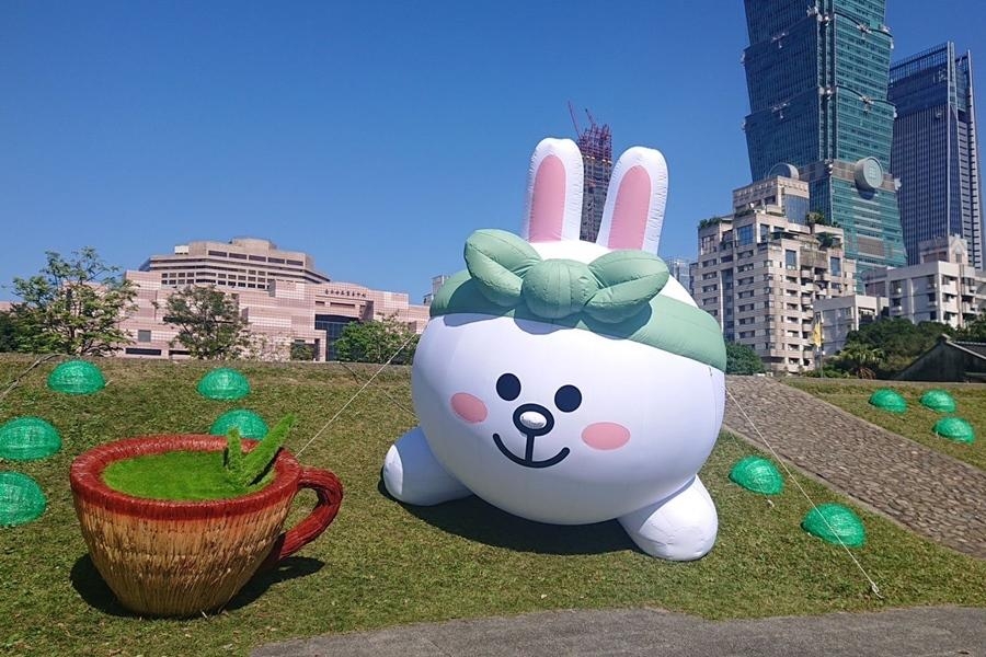 位於未來展區的「四四南村燈區」,邀請到LINE FRIENDS坐鎮