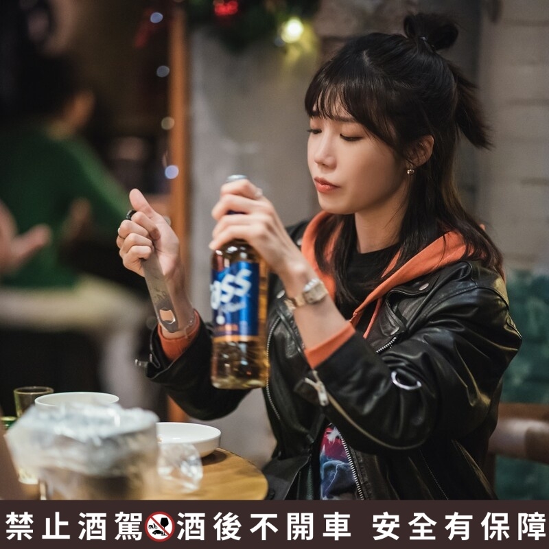 通常喜歡獨自一人品酒的人,大多屬於鬱鬱寡歡類型。