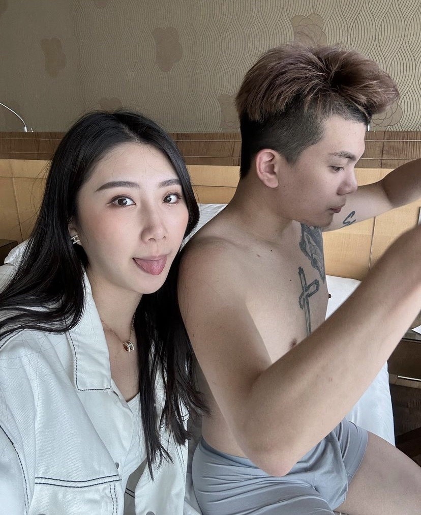 兩人一起去新加坡