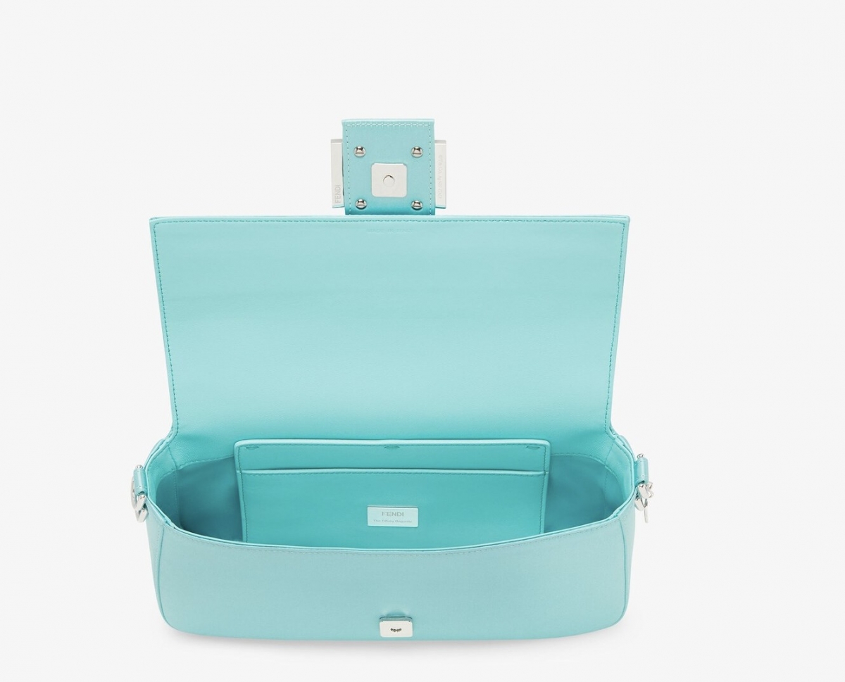 FENDI Baguette 25 years Show_The Tiffany Baguette 5,500$