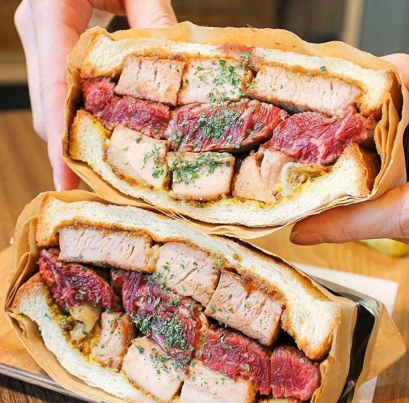 混搭雞肉的牛排三明治也是人氣新選擇。