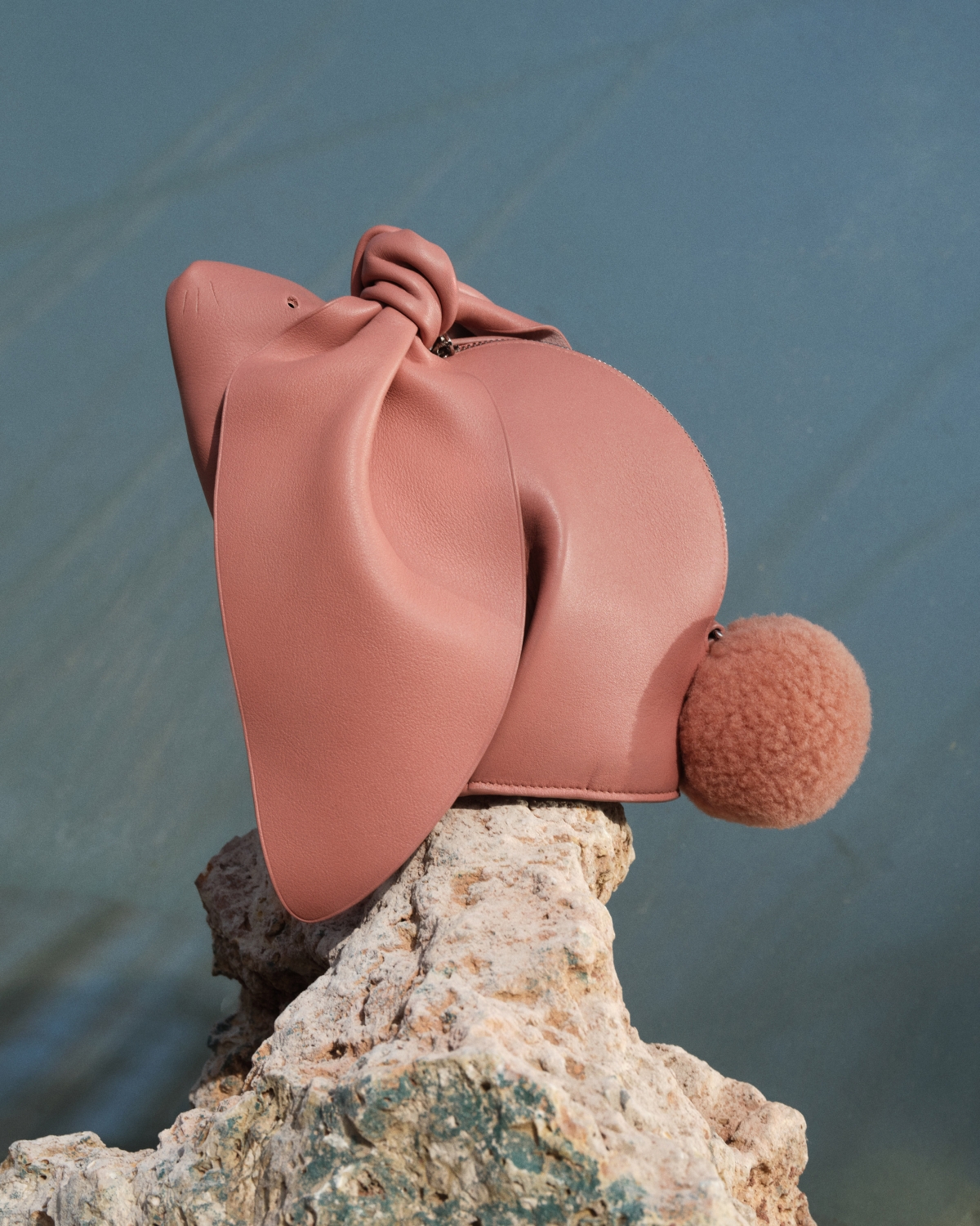 LOEWE 兔年專屬 Bunny 包款