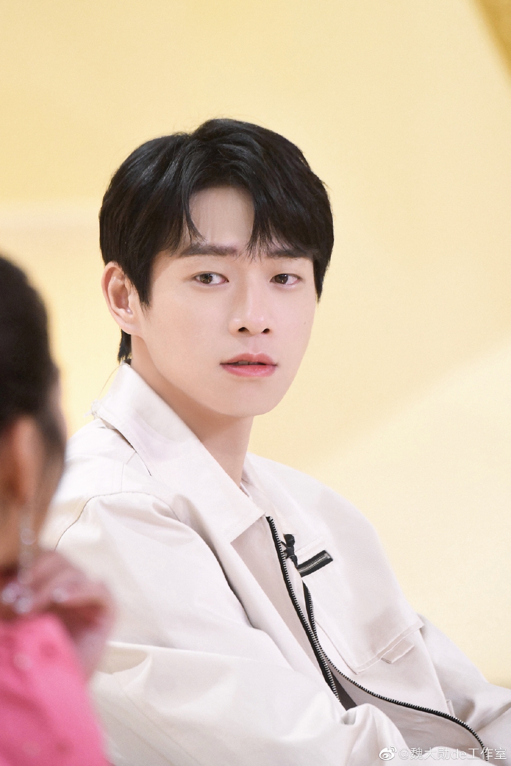 魏大勛除了是高帥富，幽默的他也很會逗女孩子開心。