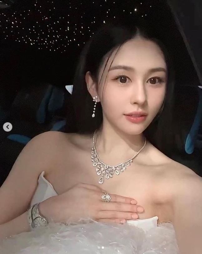 邱淑貞女兒沈月絕對是近期觀眾心目中最耀眼的星二代美女。