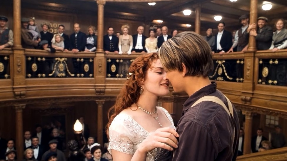 蘿絲幻想與傑克在船上翩翩起舞,讓人心碎。