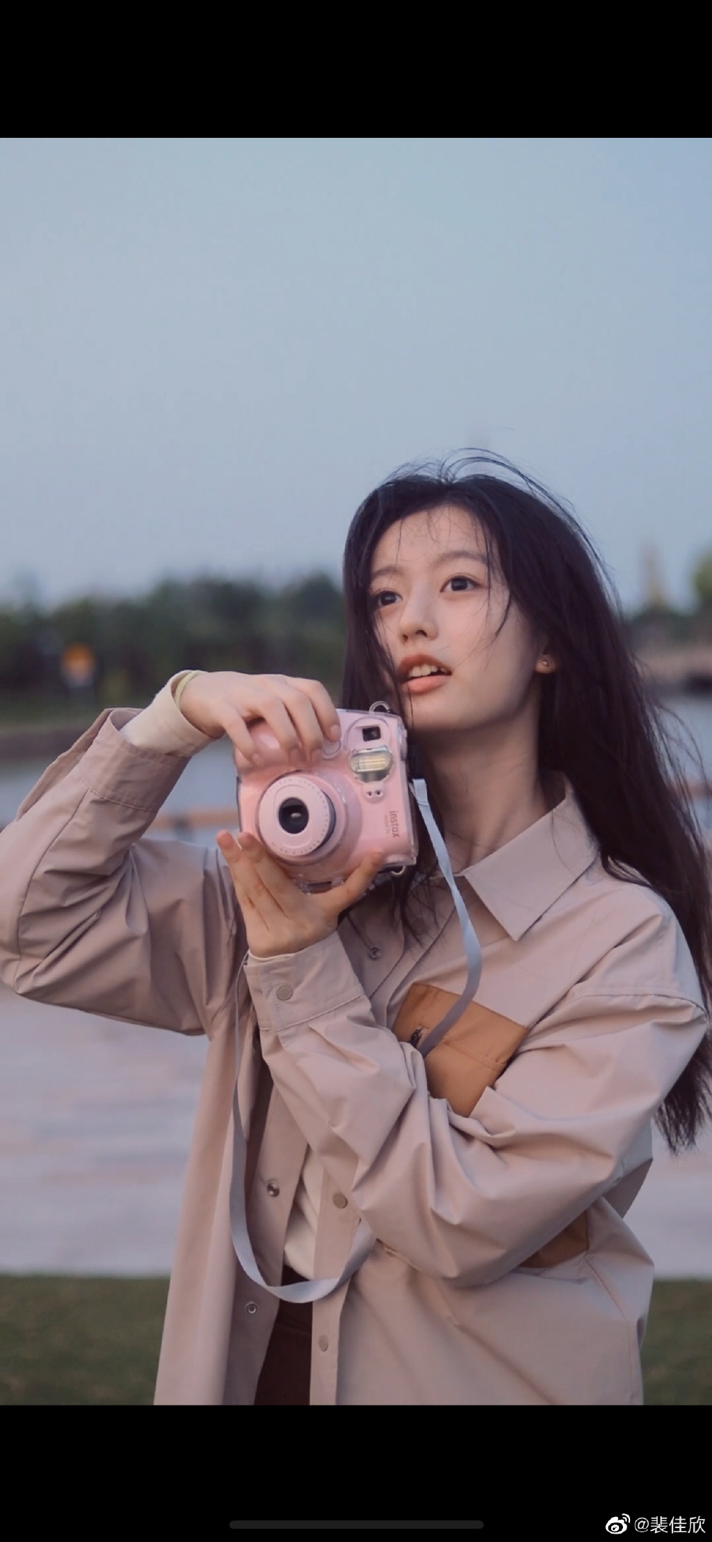 13歲的裴佳欣喜歡攝影。