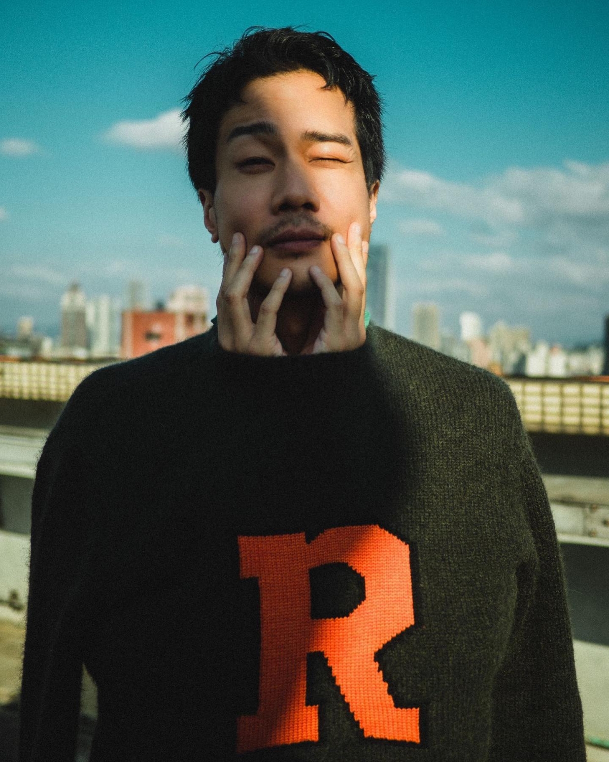 如今的薛仕凌早已從偶像歌手轉變為演技男神。