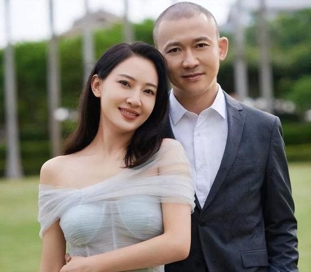 秦子越曾是聶遠的同事也是師妹，如今升格為人生伴侶。