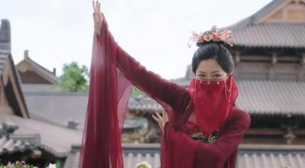 台灣女星安唯綾在《浮圖緣》飾演美艷動人的「夢解語」。