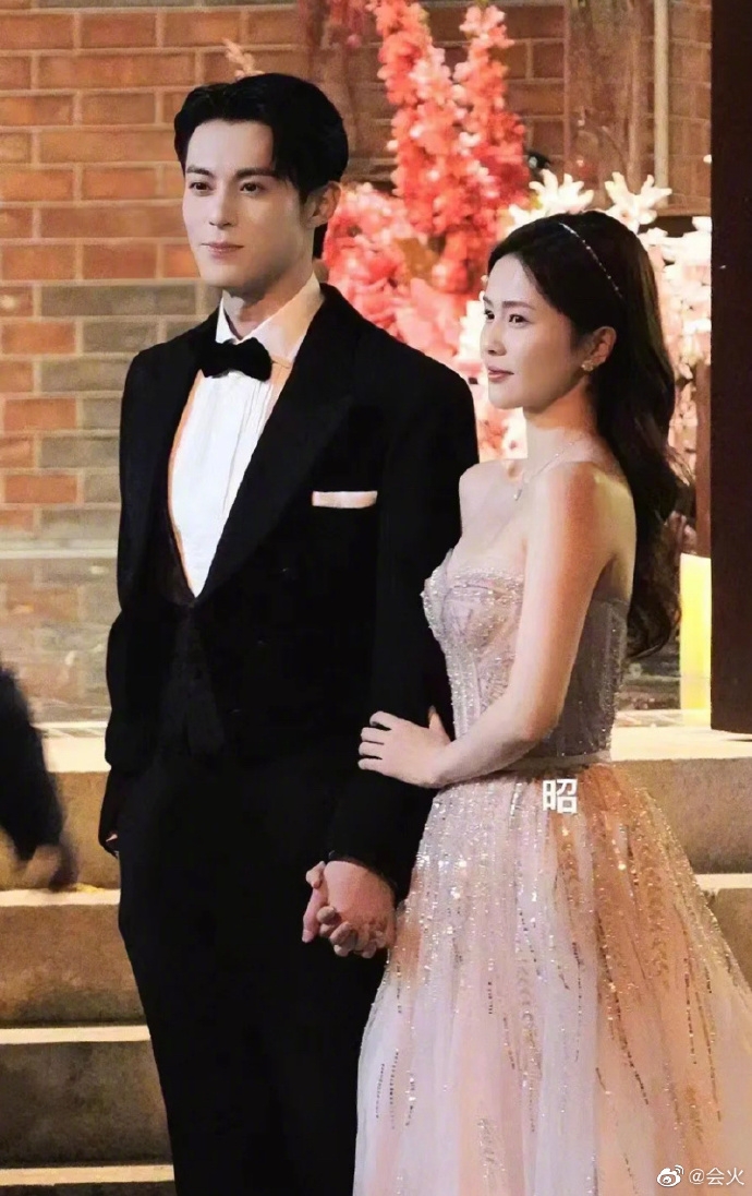 王鶴棣、白鹿最新路透照引爆全網。