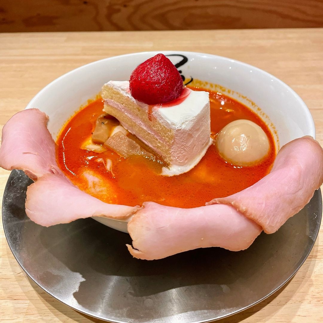 草莓蛋糕辣味拉麵