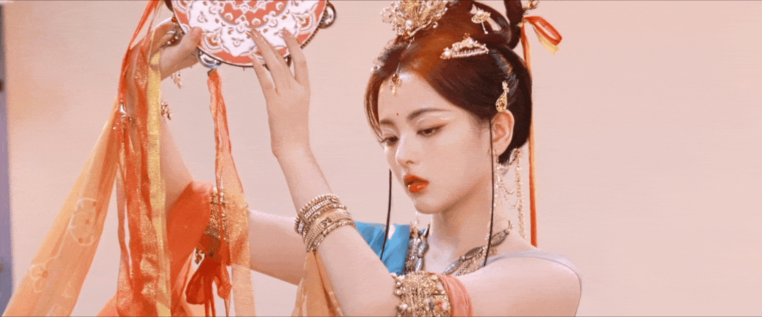 楊超越眼神幾霸昏！