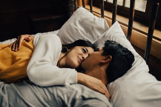 情侶睡前必做的事情2:停止使用手機