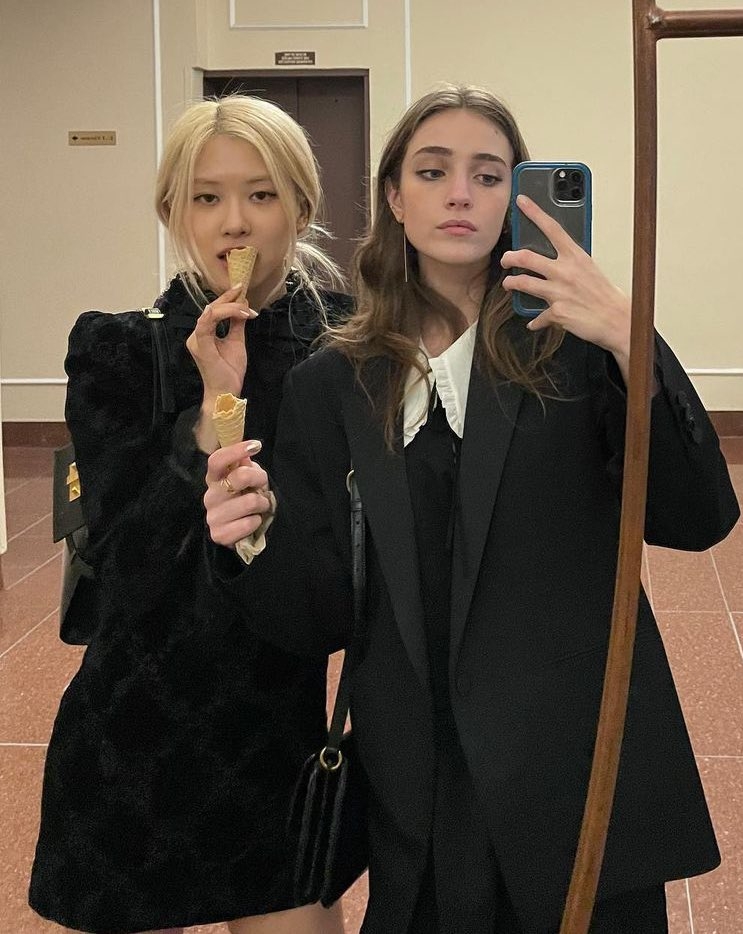 Rose、Talia Ryder私下作風親和沒有架子。