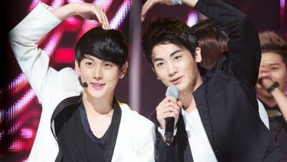 任時完、朴炯植這對男男CP讓死忠粉絲一嗑至今！