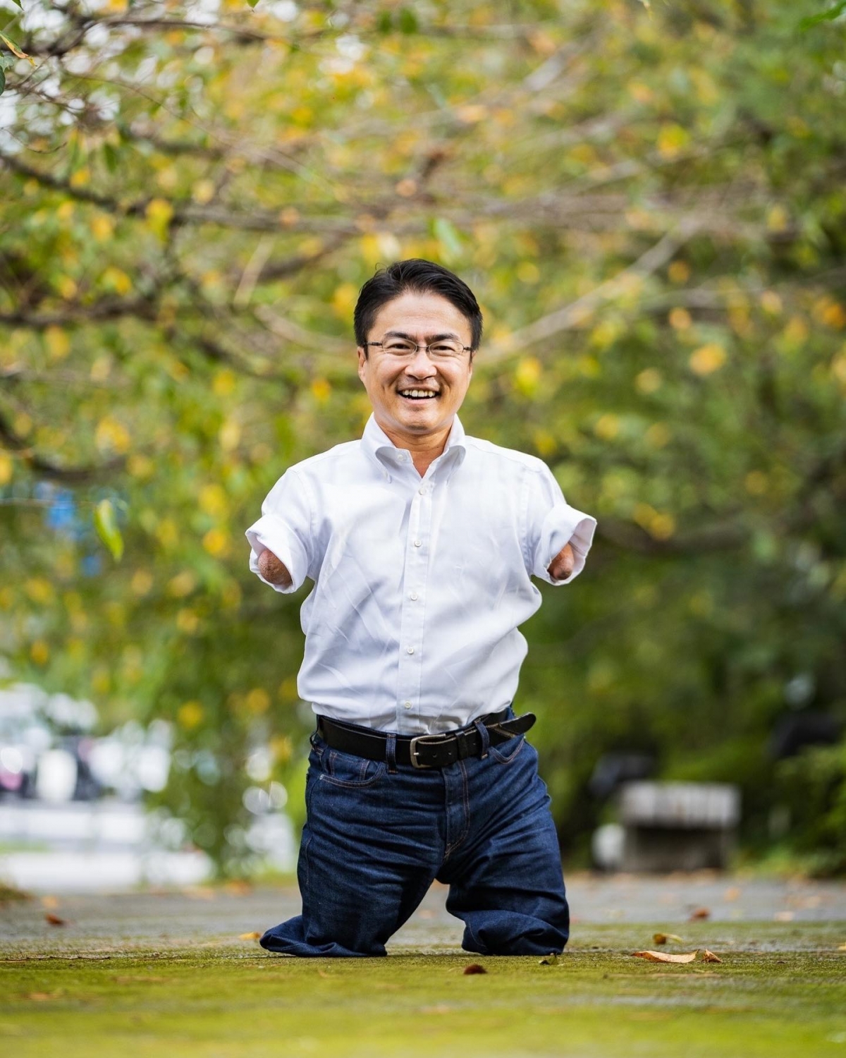 出軌50女的乙武洋匡被網友調侃「下體大滿足」，從昔日的勵志作家成「外遇界傳奇」。