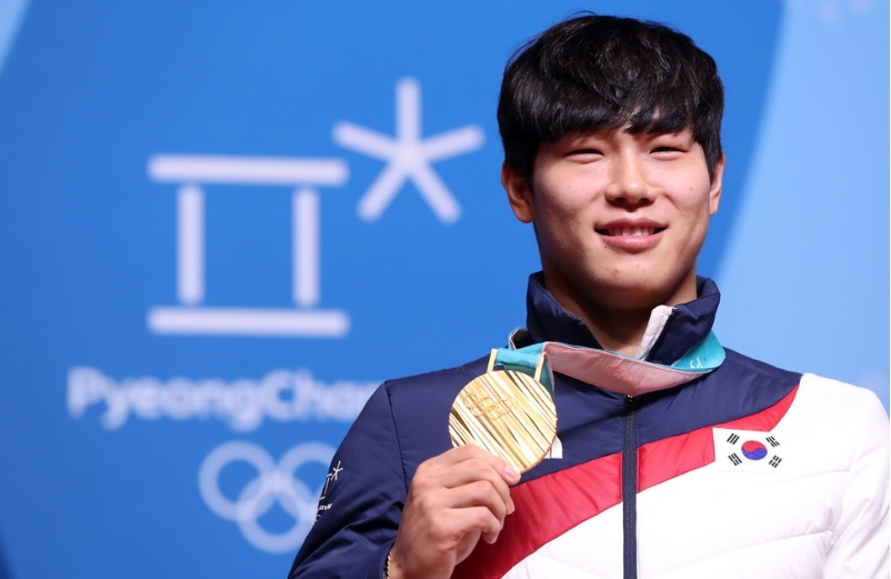 尹誠彬代表南韓摘下金牌，至高榮耀閃耀國際。