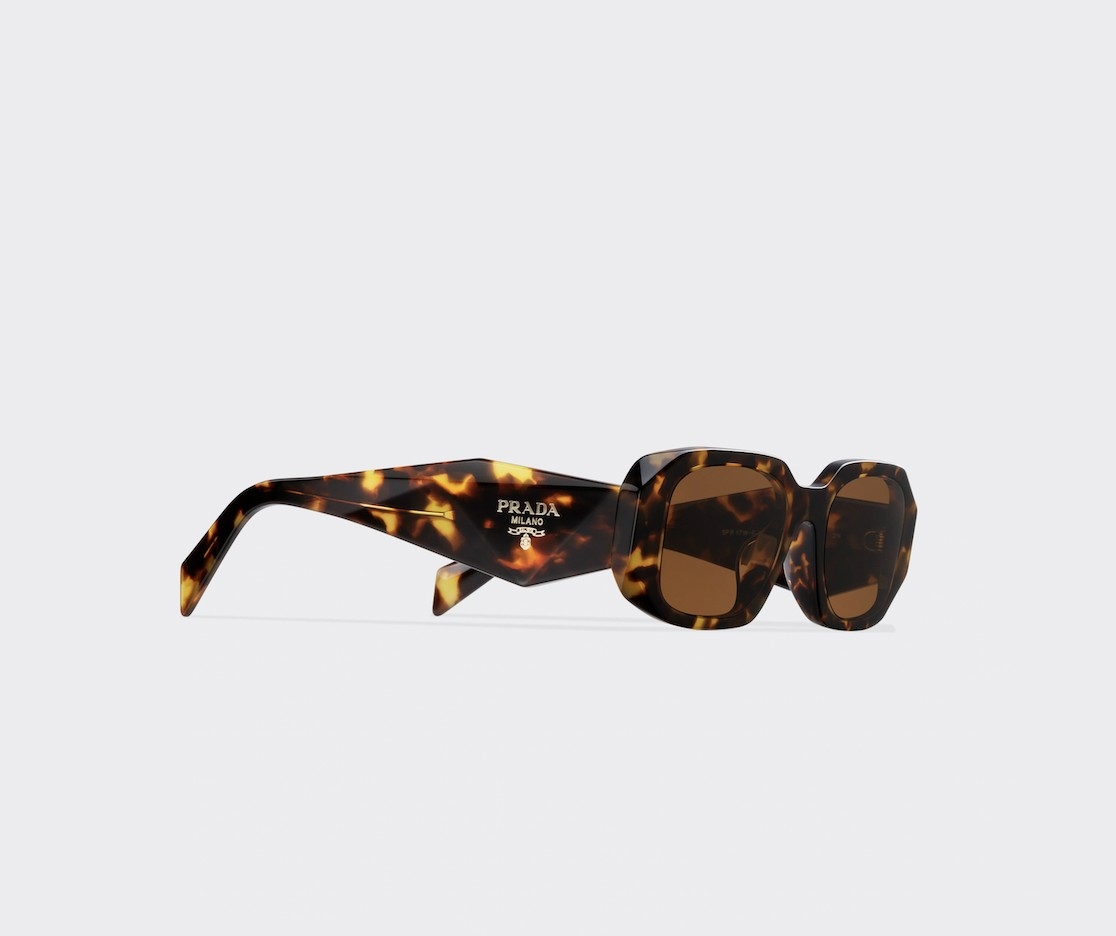 Prada Symbole sunglassesNT$ 16,000。