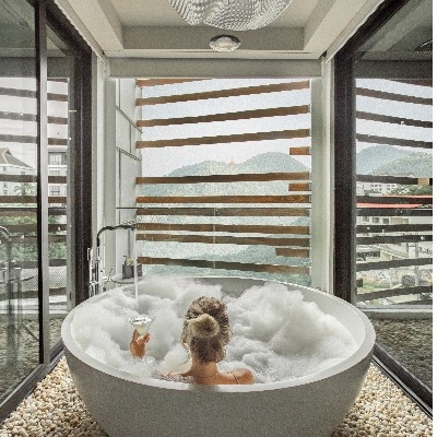 Akyra飯店內精緻的浴缸與景觀