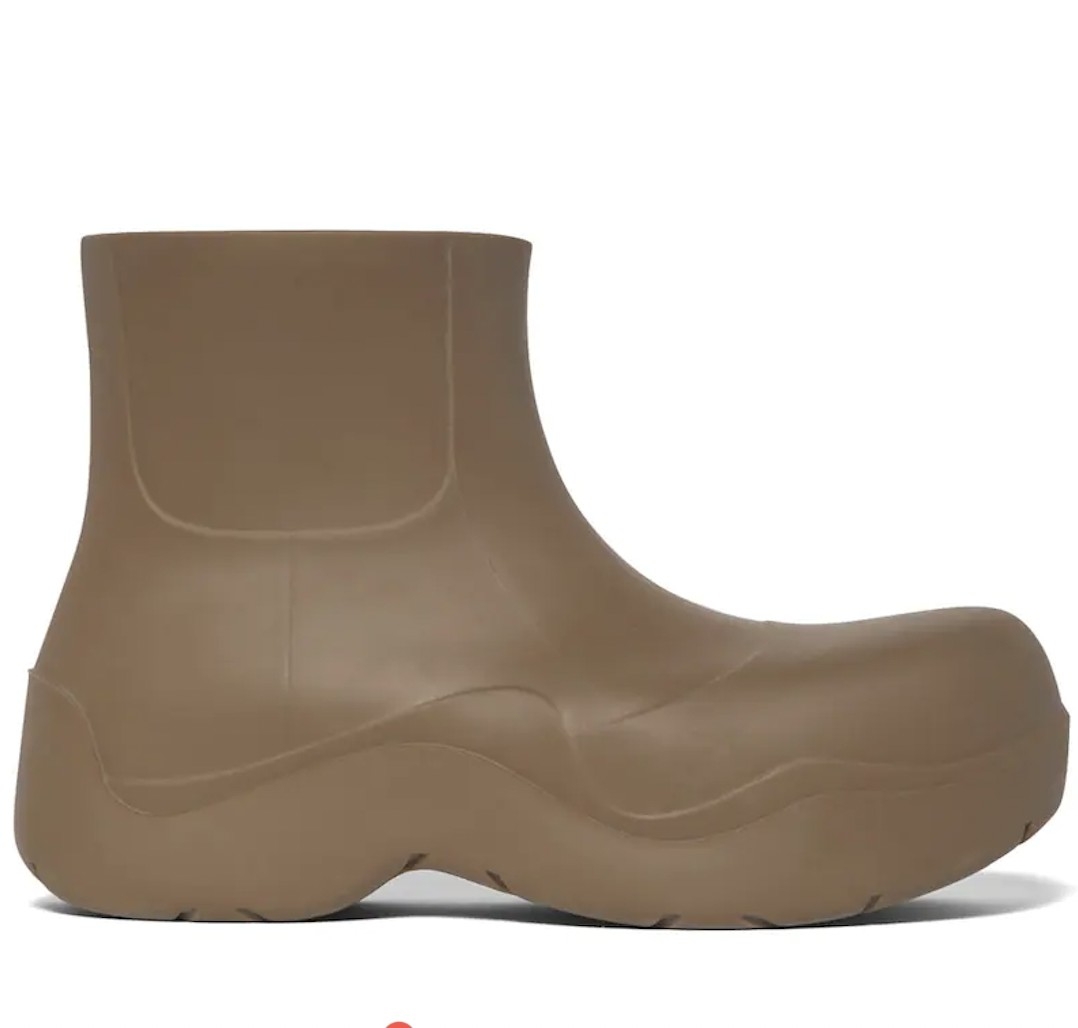 Bottega Veneta Puddle 啞光橡膠靴子,價格店洽。