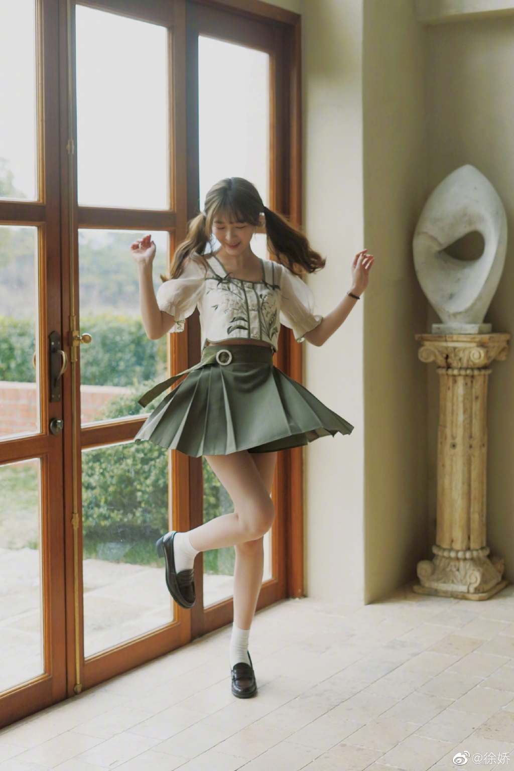 徐嬌過去常穿著類似Cosplay的蘿莉風造型。