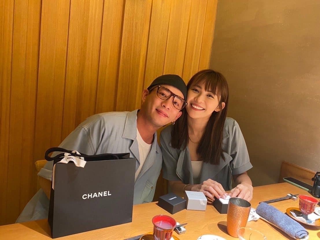 Junior對小10歲的林萱瑜呵護備至。