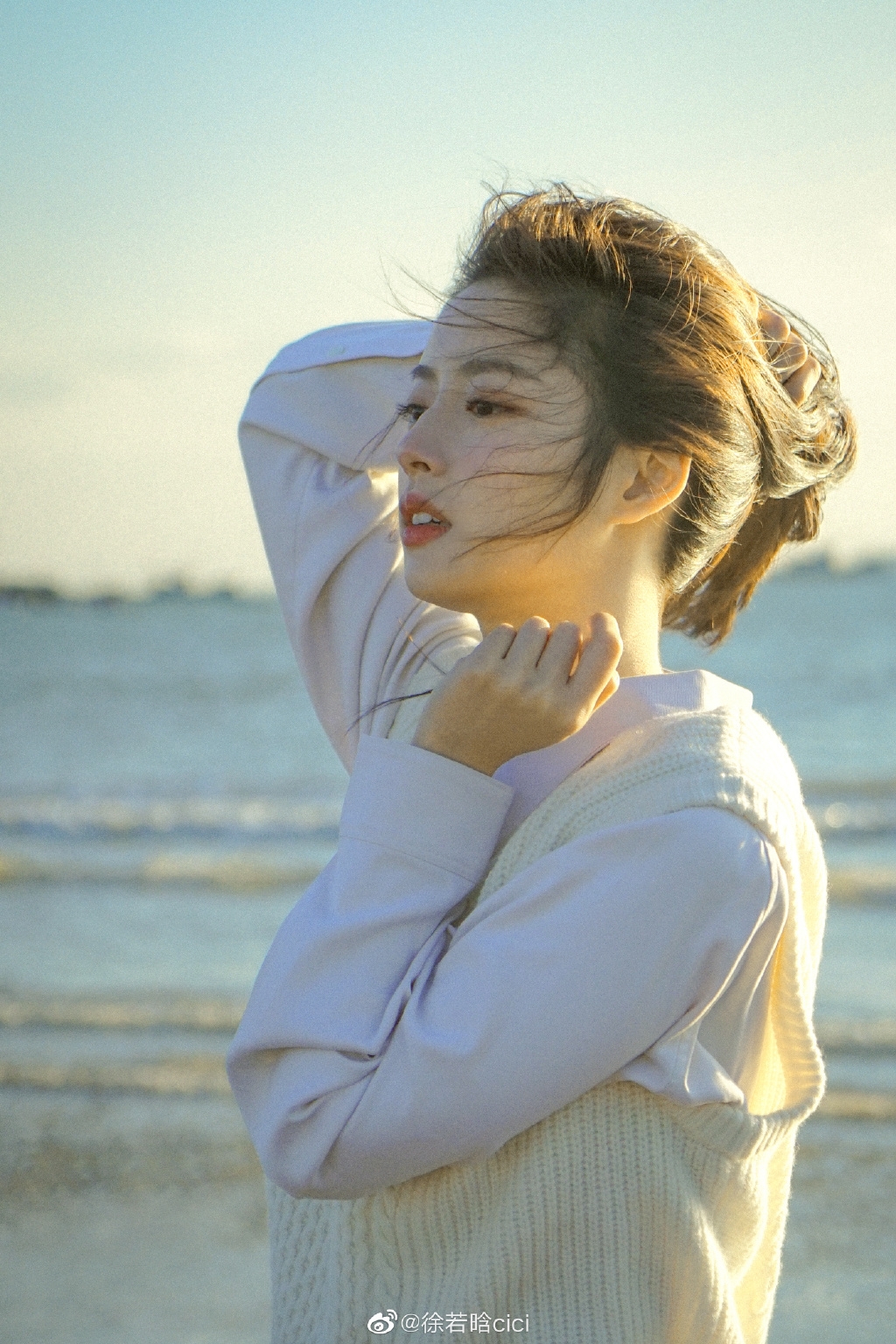 徐若晗繪畫功力高超,是文藝美少女。