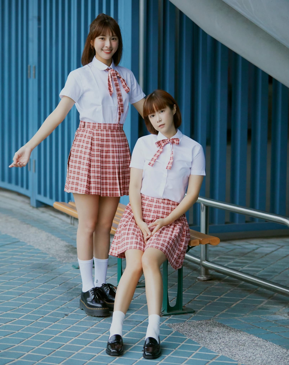 李佳穎和閨蜜峮峮站在一起看不出來已經40歲啦!