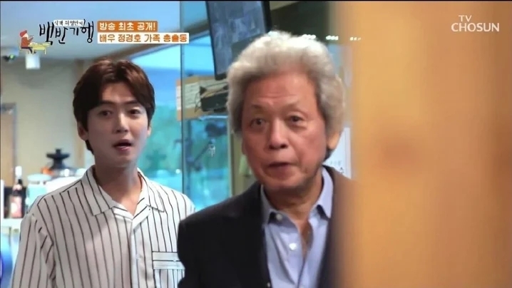 鄭敬淏與父親長超像