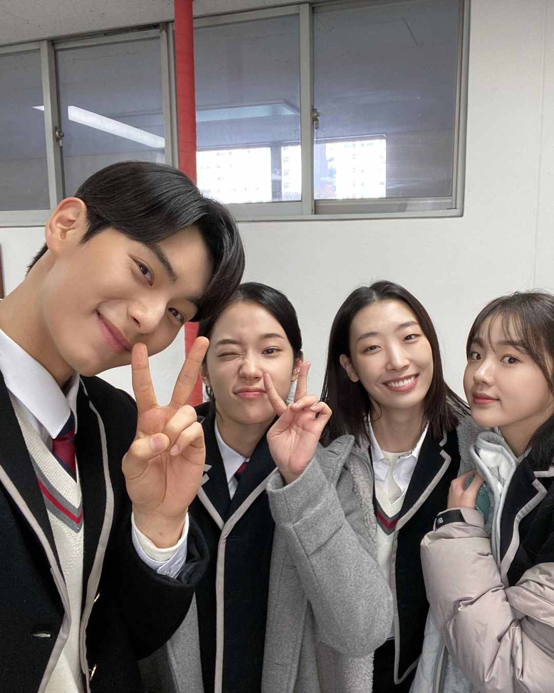 《浪漫速成班》新生代演員們下戲後感情仍然很好呢。