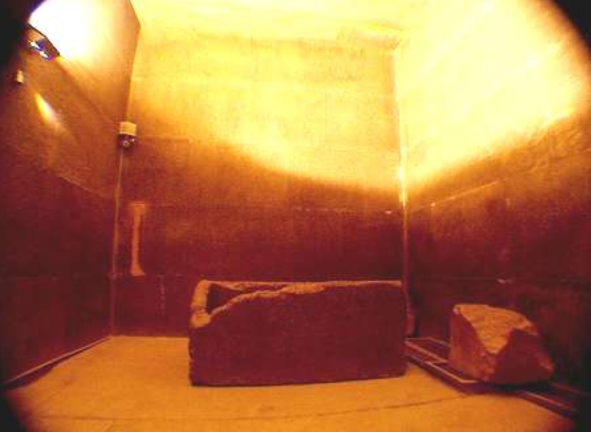 古夫金字塔最頂點,就是看法老王的棺柩