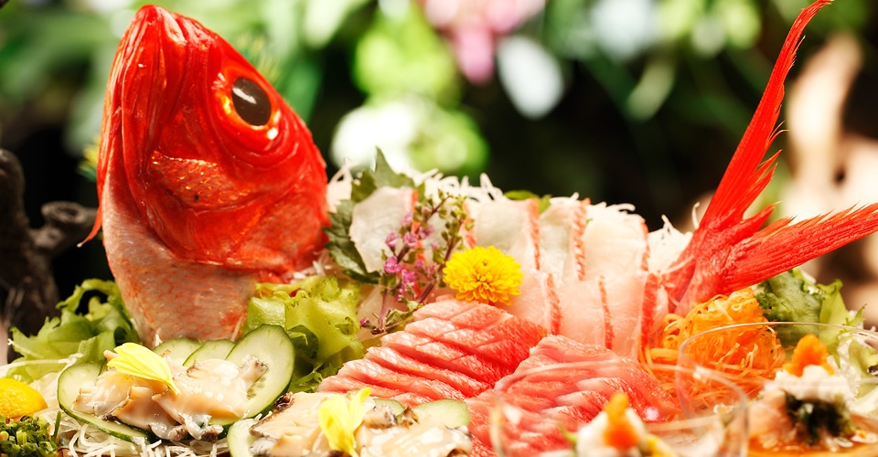 稻取銀水莊料理滿滿生魚片