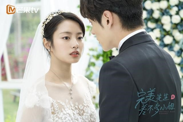 徐若晗在《完美先生和差不多小姐》披上婚紗美貌過人。