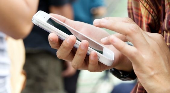 月薪32K，上班沒人管還可以滑整天手機？