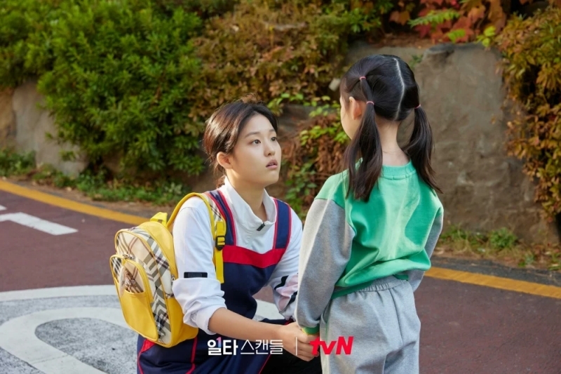 李妍飾演年輕時的南行善