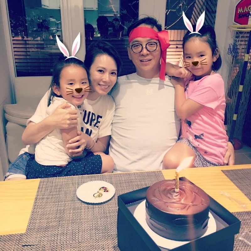 Melody一家四口感情融洽。