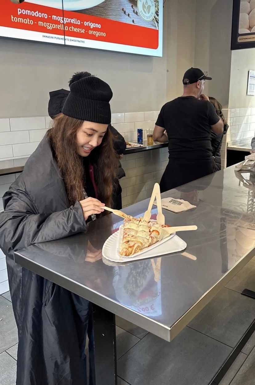 蔡依林品嘗當地美食