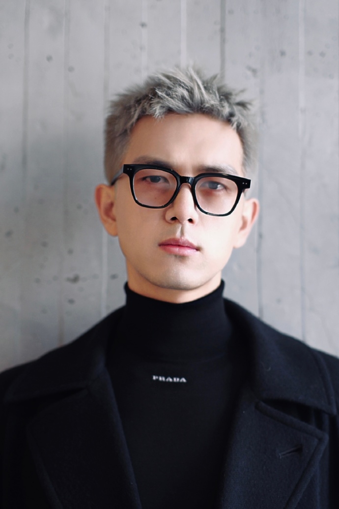 李現新造型和「謝之遙」根本就是判若兩人呀！