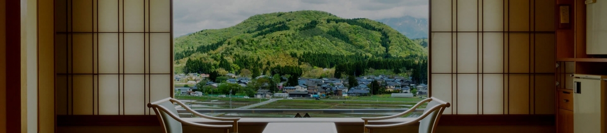 秉持不分家遺訓，對外多以白玉之湯泉慶·華鳳聯名出現