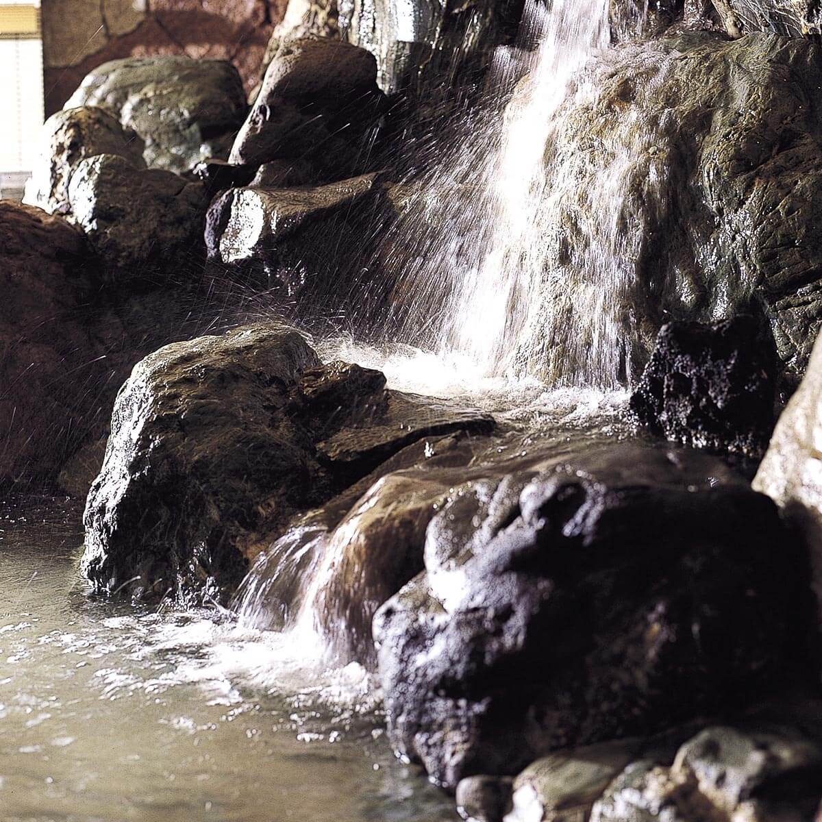 湯之國天祥讓你沉浸在深邃自然帶來的夢幻氛圍裡