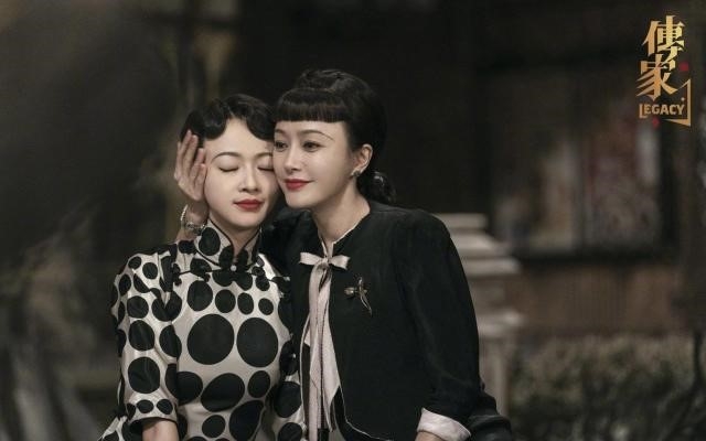 《延禧攻略》富察皇后和令妃魏纓絡穿越到民國初年的《傳家》同台飆戲。