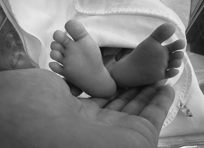 孫藝珍兒子的腳